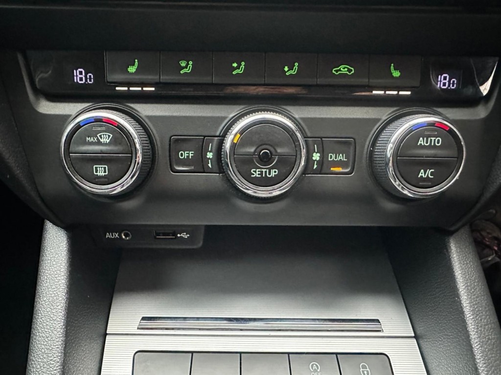 SKODA OCTAVIA 2.0 TDI Elegance DSG Euro 5 (s/s) 5dr 2014