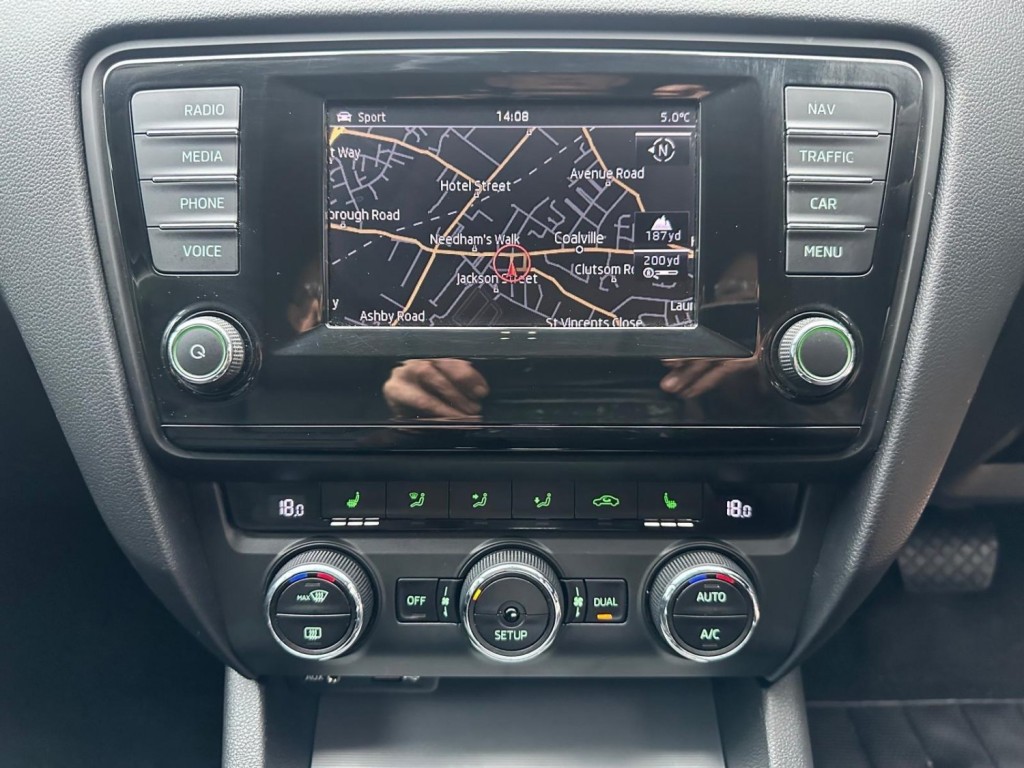 SKODA OCTAVIA 2.0 TDI Elegance DSG Euro 5 (s/s) 5dr 2014