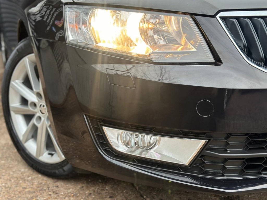 SKODA OCTAVIA 2.0 TDI Elegance DSG Euro 5 (s/s) 5dr 2014