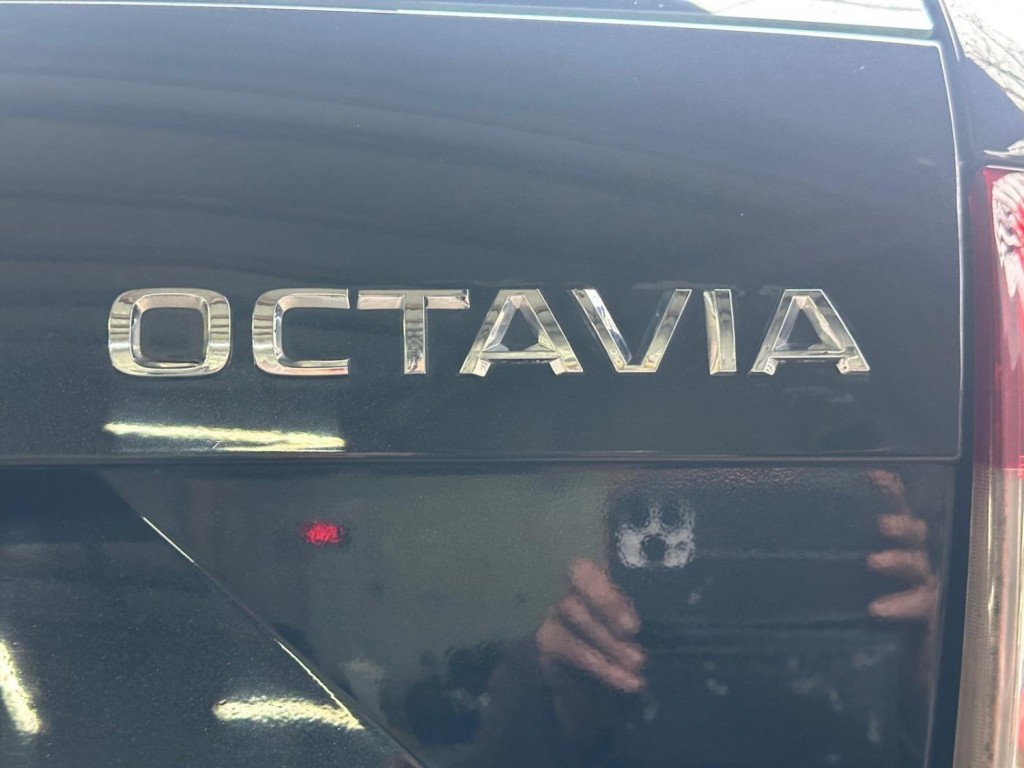 SKODA OCTAVIA 2.0 TDI Elegance DSG Euro 5 (s/s) 5dr 2014