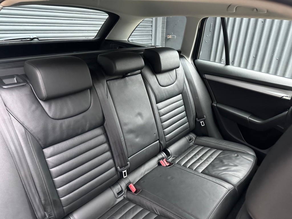 SKODA OCTAVIA 2.0 TDI Elegance DSG Euro 5 (s/s) 5dr 2014