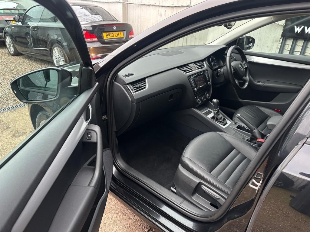 SKODA OCTAVIA 2.0 TDI Elegance DSG Euro 5 (s/s) 5dr 2014