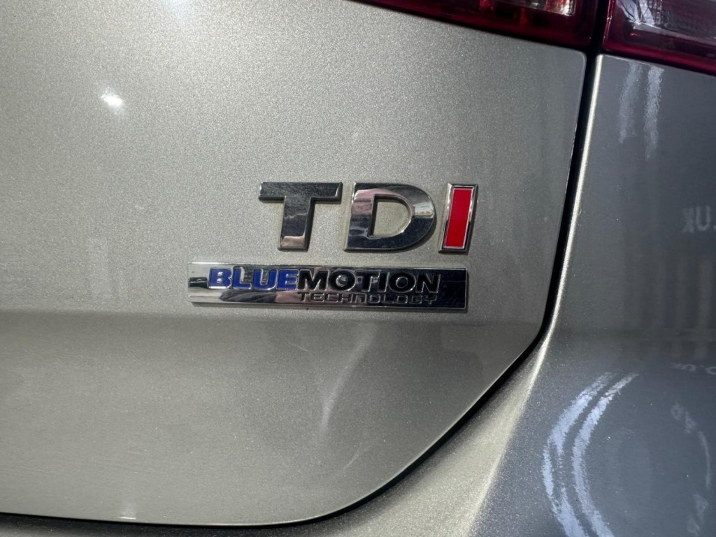 VOLKSWAGEN GOLF 1.6 TDI BlueMotion Tech SE Euro 5 (s/s) 5dr 2013