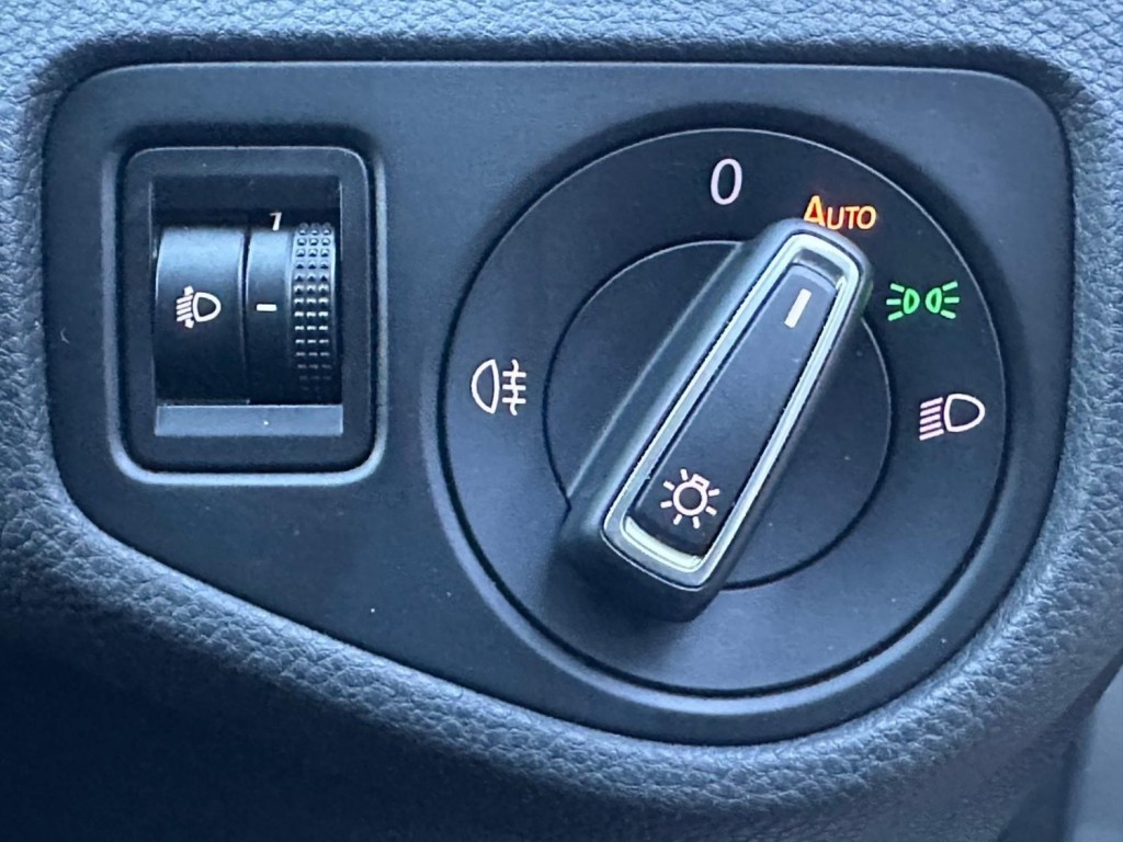 VOLKSWAGEN GOLF 1.6 TDI BlueMotion Tech SE Euro 5 (s/s) 5dr 2013