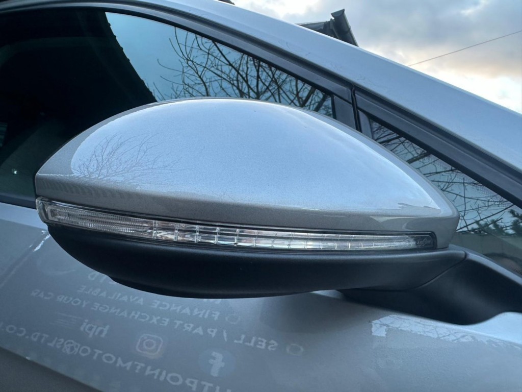 VOLKSWAGEN GOLF 1.6 TDI BlueMotion Tech SE Euro 5 (s/s) 5dr 2013