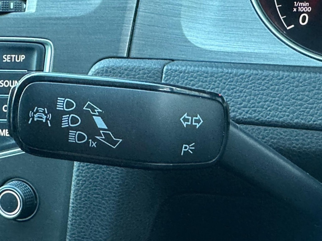 VOLKSWAGEN GOLF 1.6 TDI BlueMotion Tech SE Euro 5 (s/s) 5dr 2013