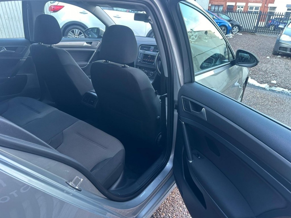 VOLKSWAGEN GOLF 1.6 TDI BlueMotion Tech SE Euro 5 (s/s) 5dr 2013