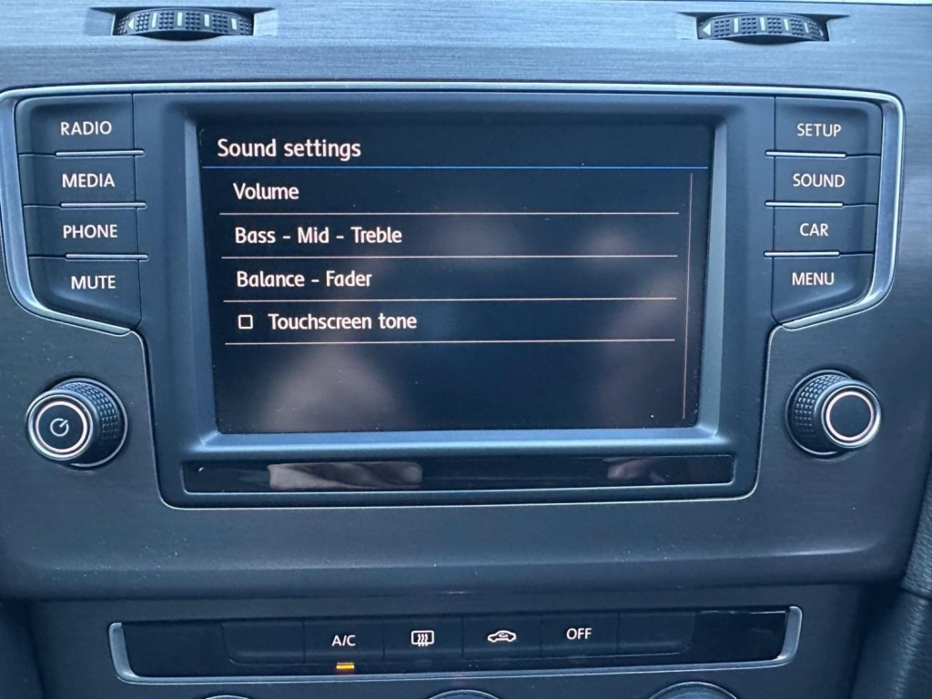 VOLKSWAGEN GOLF 1.6 TDI BlueMotion Tech SE Euro 5 (s/s) 5dr 2013