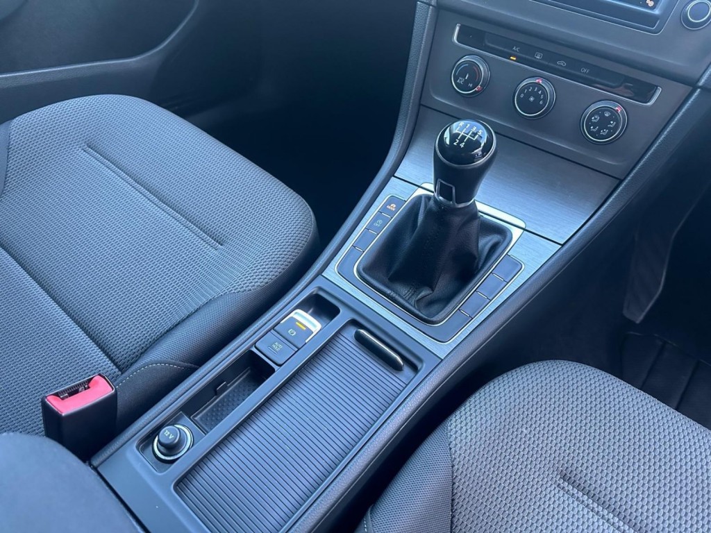 VOLKSWAGEN GOLF 1.6 TDI BlueMotion Tech SE Euro 5 (s/s) 5dr 2013