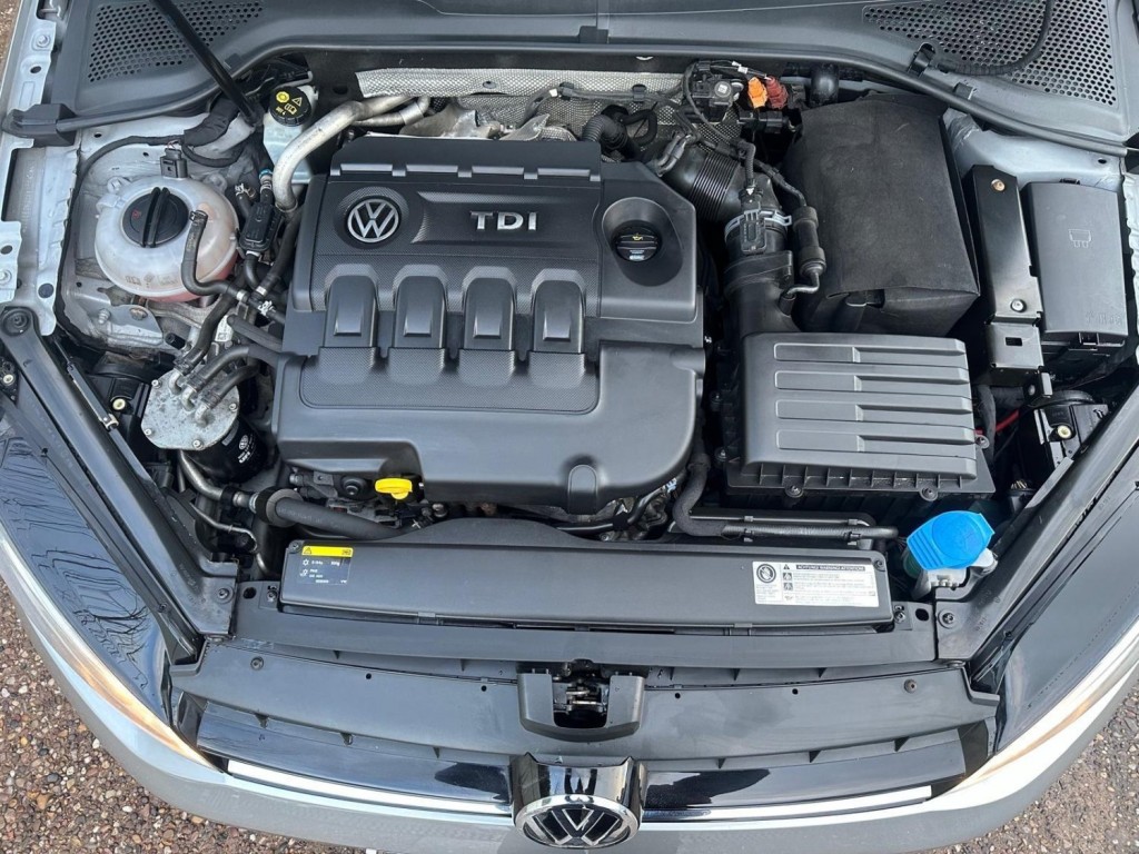 VOLKSWAGEN GOLF 1.6 TDI BlueMotion Tech SE Euro 5 (s/s) 5dr 2013