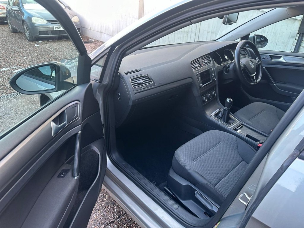 VOLKSWAGEN GOLF 1.6 TDI BlueMotion Tech SE Euro 5 (s/s) 5dr 2013
