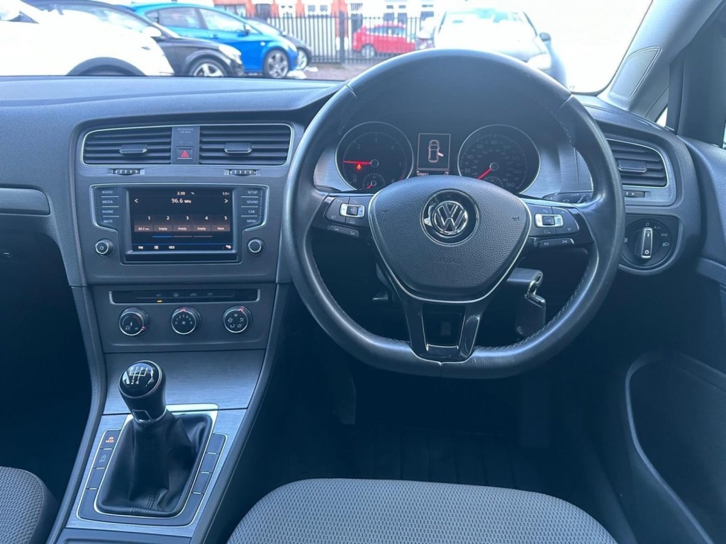 VOLKSWAGEN GOLF 1.6 TDI BlueMotion Tech SE Euro 5 (s/s) 5dr 2013