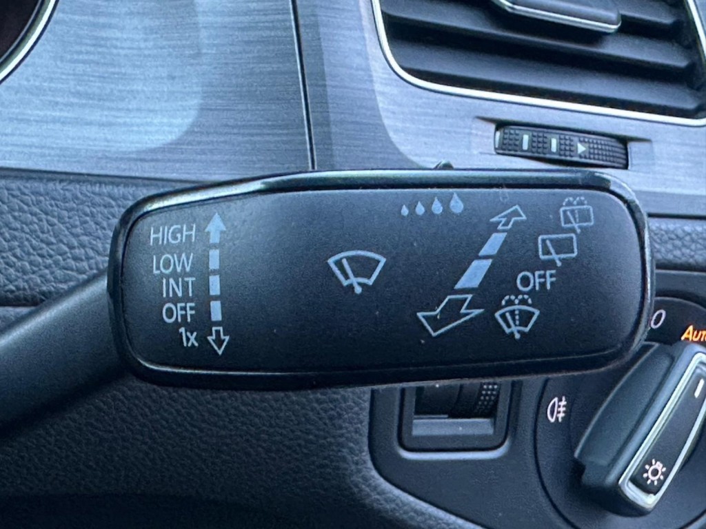 VOLKSWAGEN GOLF 1.6 TDI BlueMotion Tech SE Euro 5 (s/s) 5dr 2013