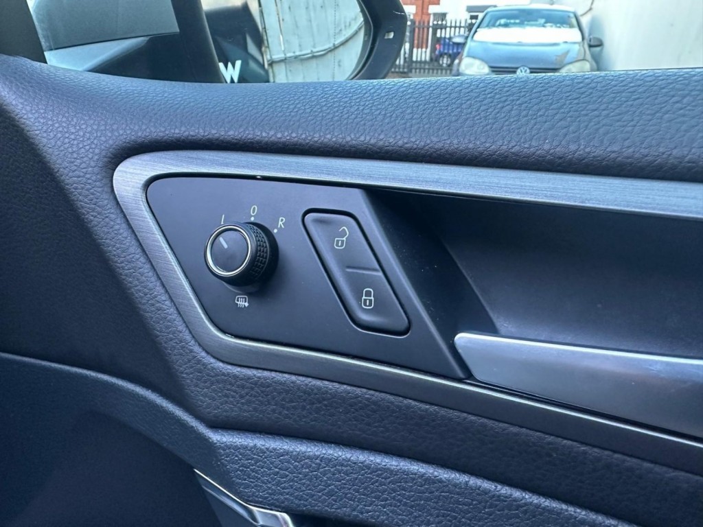 VOLKSWAGEN GOLF 1.6 TDI BlueMotion Tech SE Euro 5 (s/s) 5dr 2013