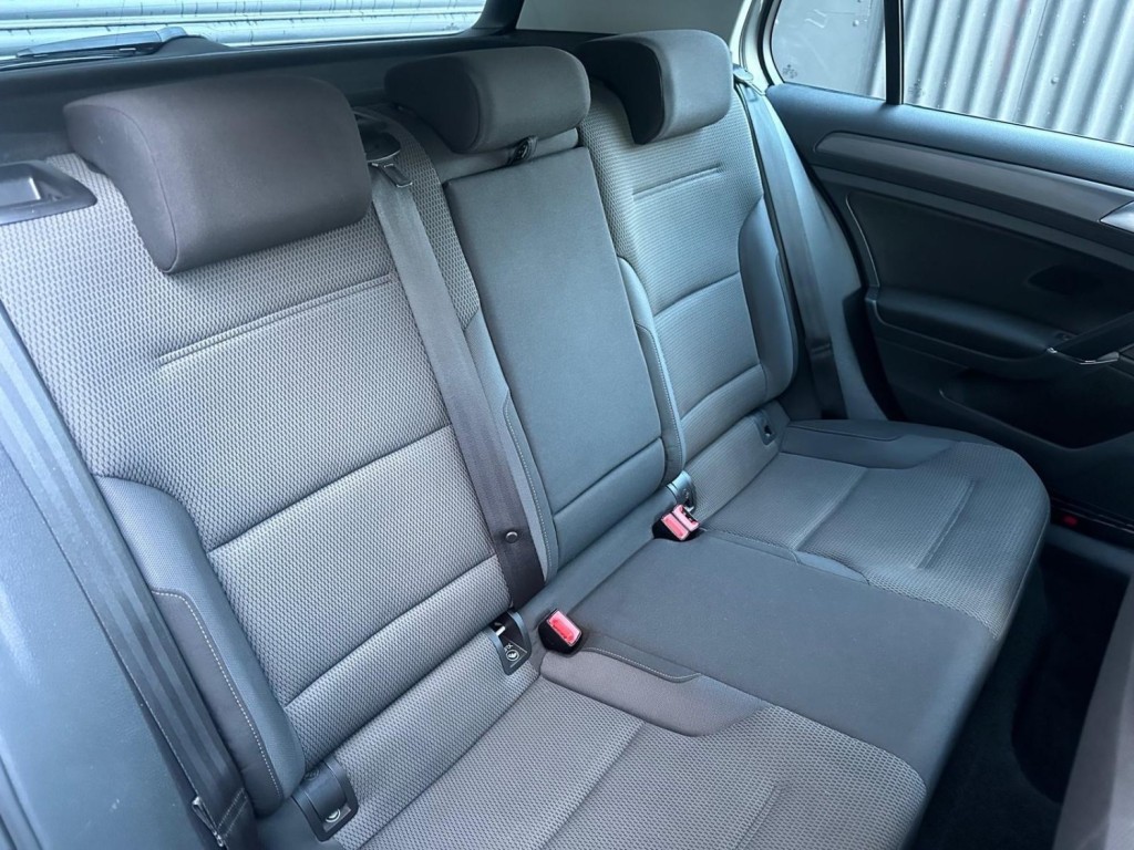 VOLKSWAGEN GOLF 1.6 TDI BlueMotion Tech SE Euro 5 (s/s) 5dr 2013