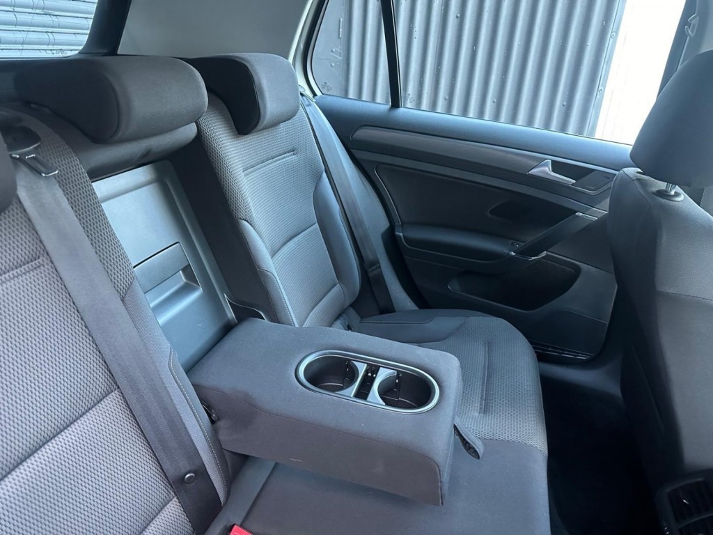 VOLKSWAGEN GOLF 1.6 TDI BlueMotion Tech SE Euro 5 (s/s) 5dr 2013