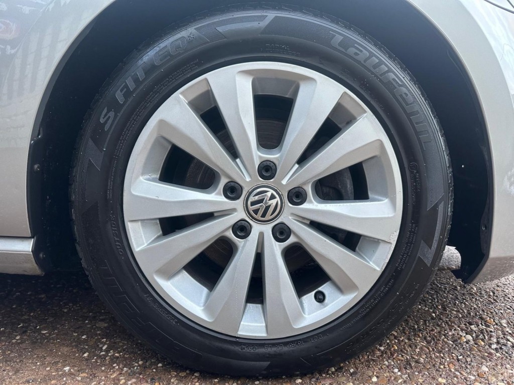 VOLKSWAGEN GOLF 1.6 TDI BlueMotion Tech SE Euro 5 (s/s) 5dr 2013