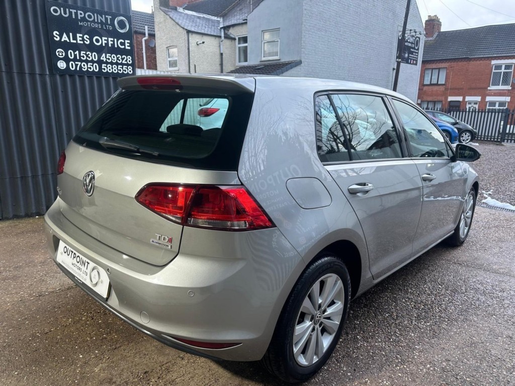 VOLKSWAGEN GOLF 1.6 TDI BlueMotion Tech SE Euro 5 (s/s) 5dr 2013