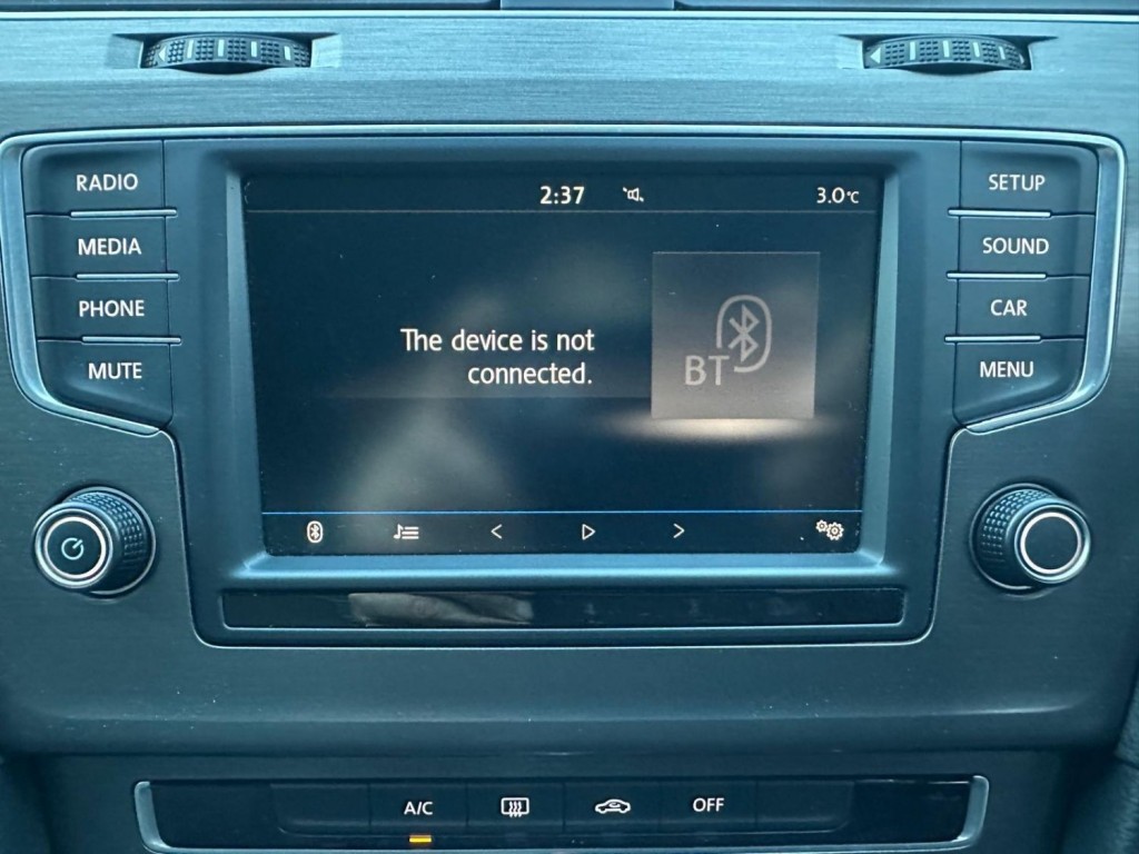 VOLKSWAGEN GOLF 1.6 TDI BlueMotion Tech SE Euro 5 (s/s) 5dr 2013