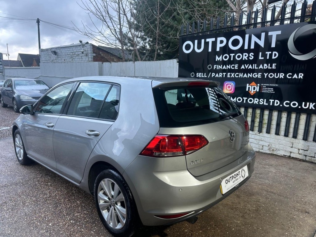 VOLKSWAGEN GOLF 1.6 TDI BlueMotion Tech SE Euro 5 (s/s) 5dr 2013