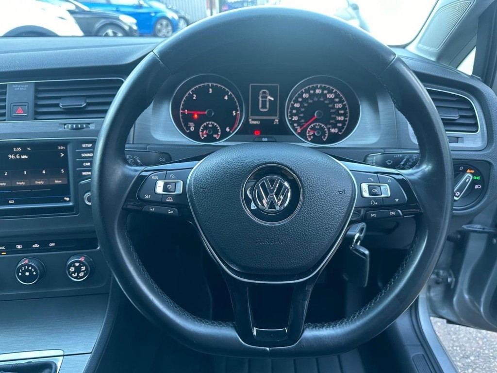 VOLKSWAGEN GOLF 1.6 TDI BlueMotion Tech SE Euro 5 (s/s) 5dr 2013