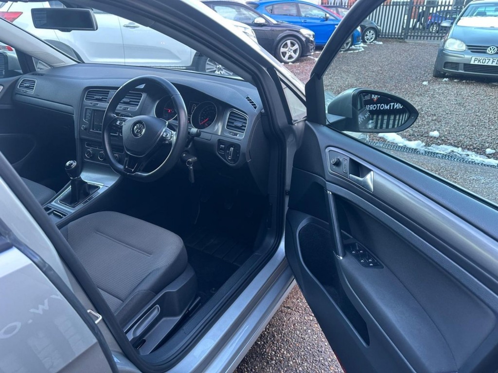 VOLKSWAGEN GOLF 1.6 TDI BlueMotion Tech SE Euro 5 (s/s) 5dr 2013