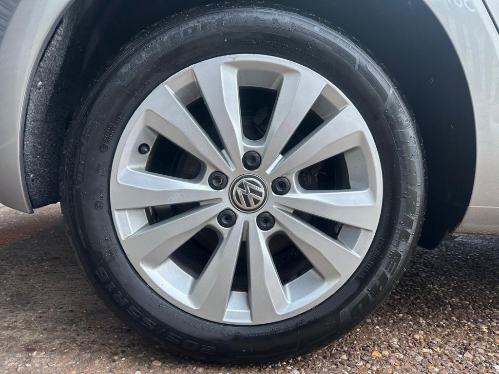 VOLKSWAGEN GOLF 1.6 TDI BlueMotion Tech SE Euro 5 (s/s) 5dr 2013