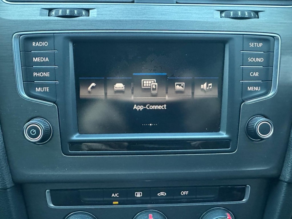 VOLKSWAGEN GOLF 1.6 TDI BlueMotion Tech SE Euro 5 (s/s) 5dr 2013