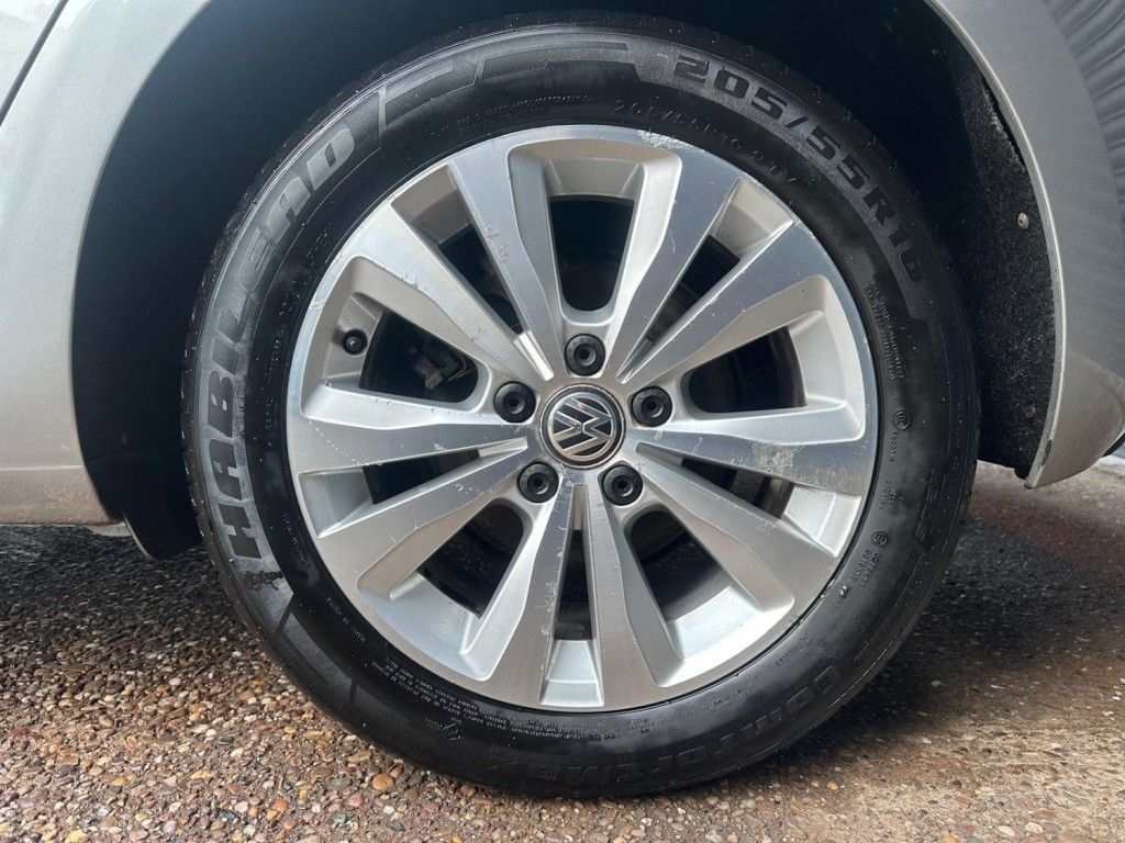 VOLKSWAGEN GOLF 1.6 TDI BlueMotion Tech SE Euro 5 (s/s) 5dr 2013