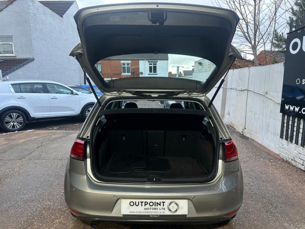 VOLKSWAGEN GOLF 1.6 TDI BlueMotion Tech SE Euro 5 (s/s) 5dr 2013