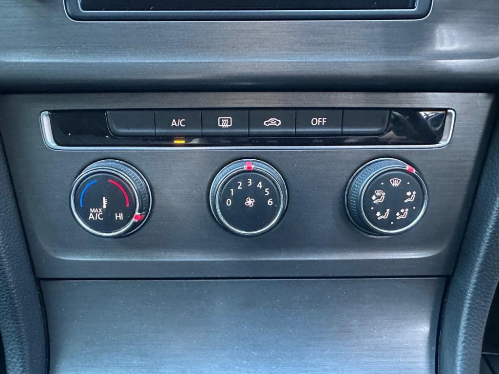 VOLKSWAGEN GOLF 1.6 TDI BlueMotion Tech SE Euro 5 (s/s) 5dr 2013