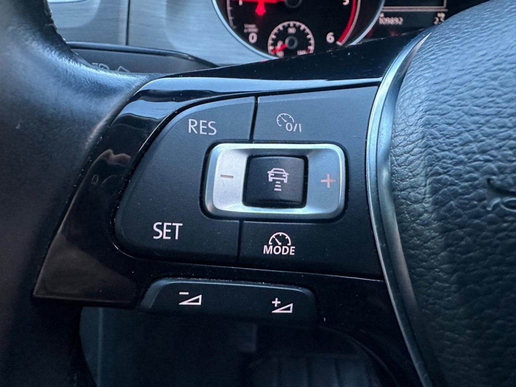 VOLKSWAGEN GOLF 1.6 TDI BlueMotion Tech SE Euro 5 (s/s) 5dr 2013