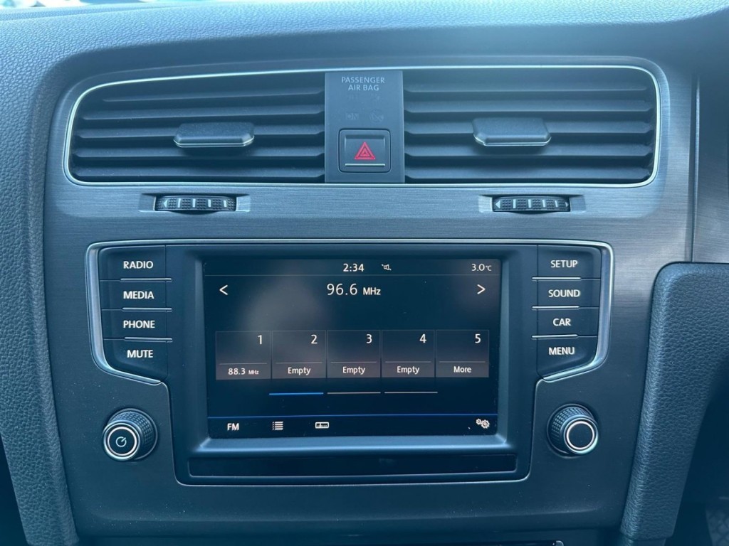 VOLKSWAGEN GOLF 1.6 TDI BlueMotion Tech SE Euro 5 (s/s) 5dr 2013