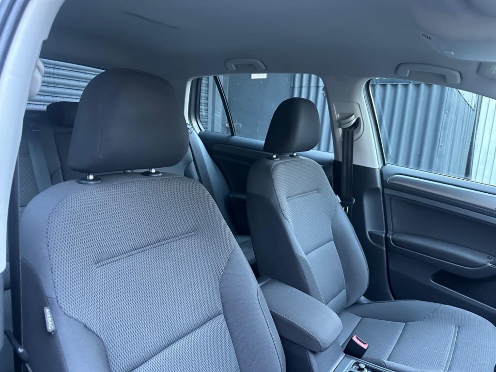 VOLKSWAGEN GOLF 1.6 TDI BlueMotion Tech SE Euro 5 (s/s) 5dr 2013