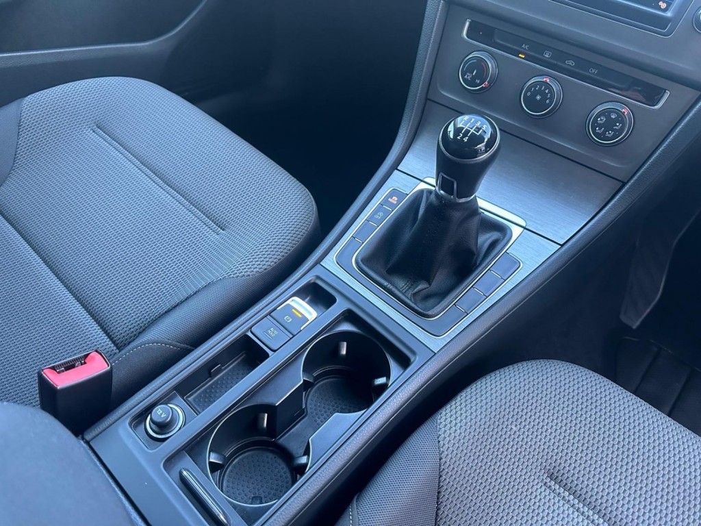 VOLKSWAGEN GOLF 1.6 TDI BlueMotion Tech SE Euro 5 (s/s) 5dr 2013