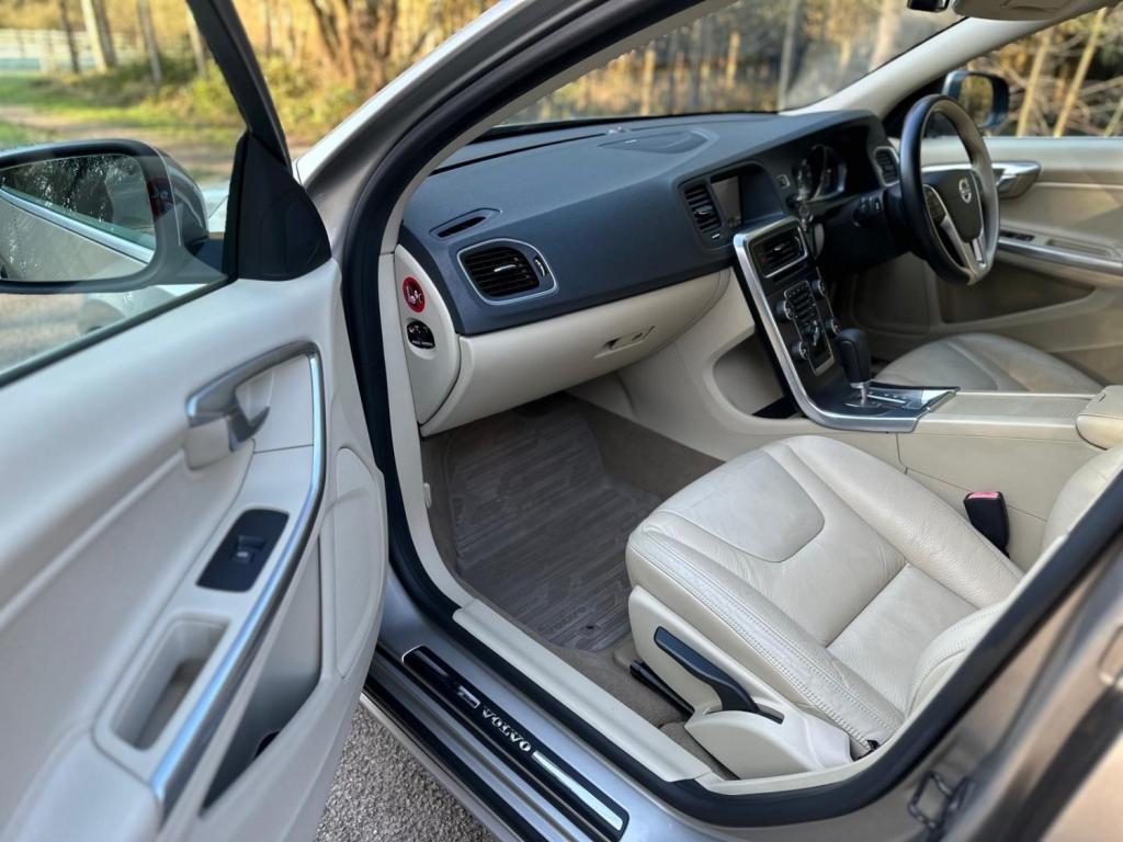 VOLVO S60 2.0 D3 SE Lux Geartronic Euro 5 4dr 2010