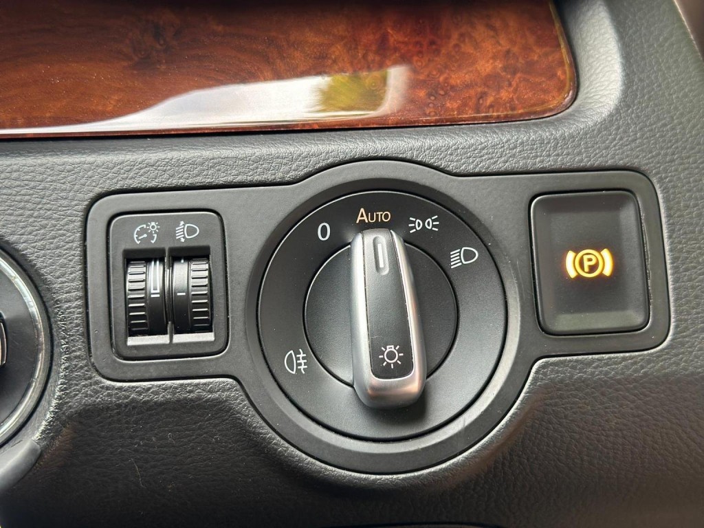 VOLKSWAGEN CC 2.0 TDI DSG Euro 5 4dr (4 Seat) 2010