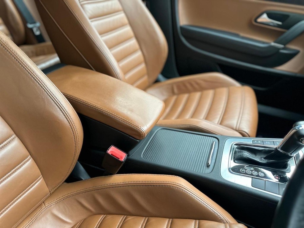 VOLKSWAGEN CC 2.0 TDI DSG Euro 5 4dr (4 Seat) 2010