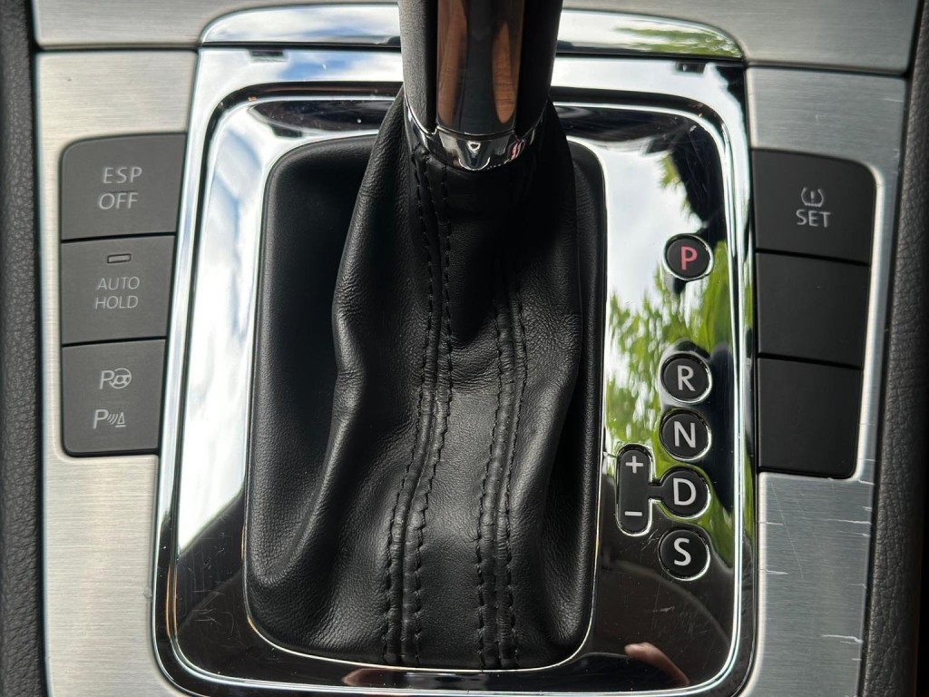 VOLKSWAGEN CC 2.0 TDI DSG Euro 5 4dr (4 Seat) 2010