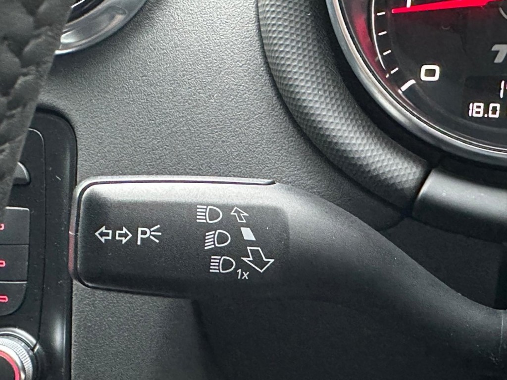 AUDI TT 2.0 TDI Black Edition quattro Euro 5 3dr 2011