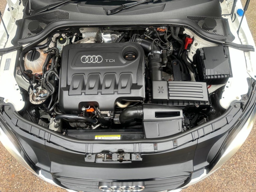 AUDI TT 2.0 TDI Black Edition quattro Euro 5 3dr 2011