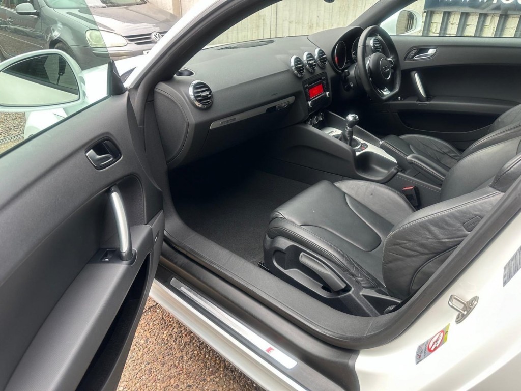 AUDI TT 2.0 TDI Black Edition quattro Euro 5 3dr 2011