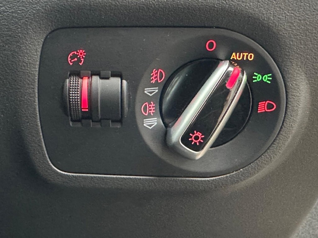 AUDI TT 2.0 TDI Black Edition quattro Euro 5 3dr 2011