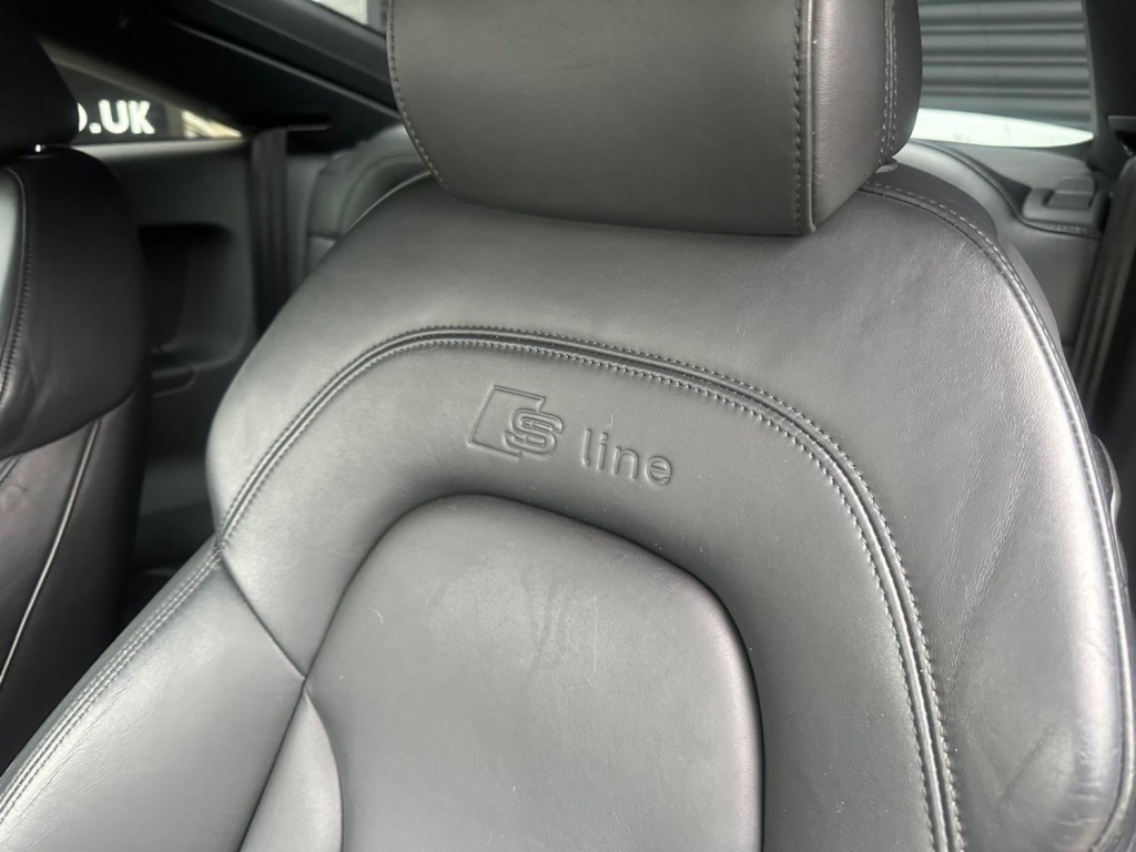 AUDI TT 2.0 TDI Black Edition quattro Euro 5 3dr 2011