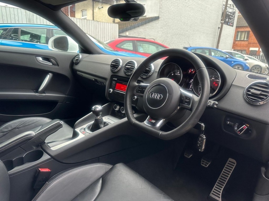 AUDI TT 2.0 TDI Black Edition quattro Euro 5 3dr 2011