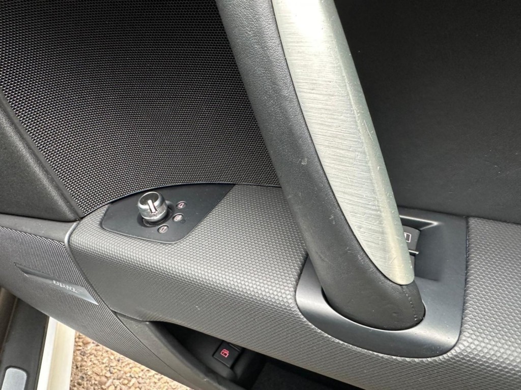 AUDI TT 2.0 TDI Black Edition quattro Euro 5 3dr 2011