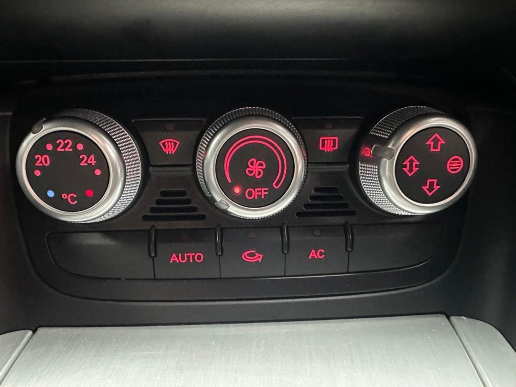 AUDI TT 2.0 TDI Black Edition quattro Euro 5 3dr 2011