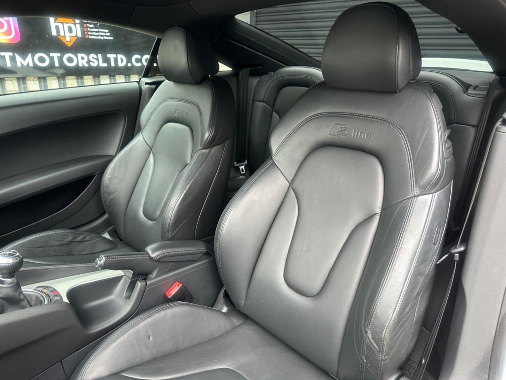 AUDI TT 2.0 TDI Black Edition quattro Euro 5 3dr 2011