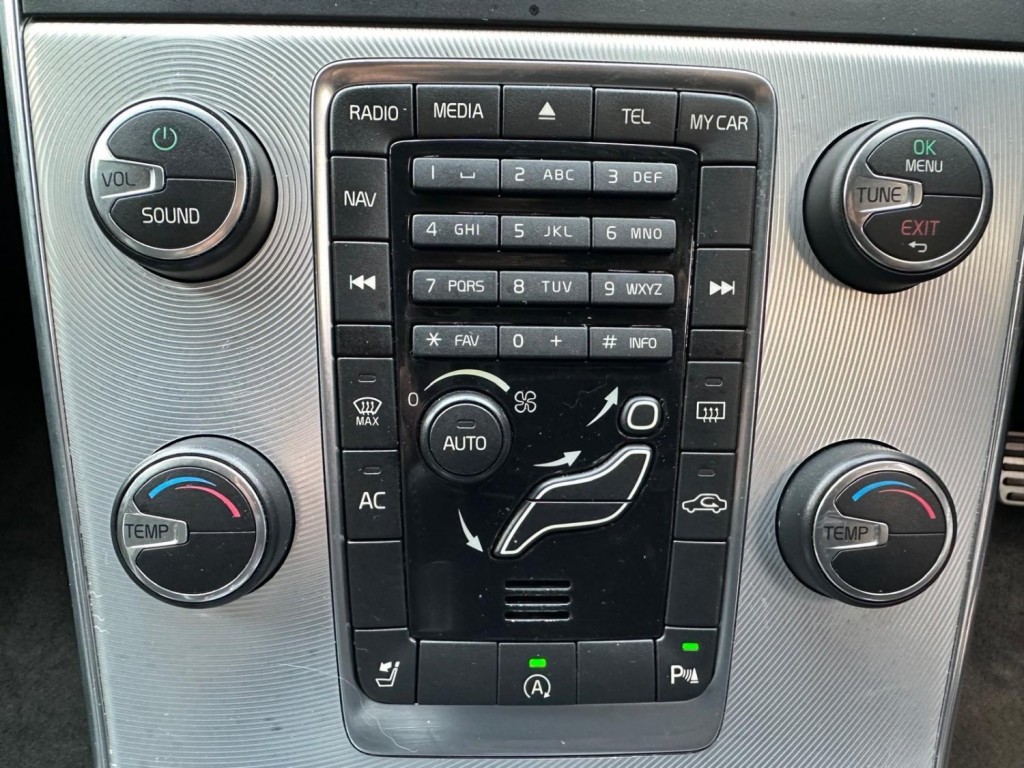 VOLVO V60 2.0 D4 R-Design Lux Nav Euro 5 (s/s) 5dr 2013