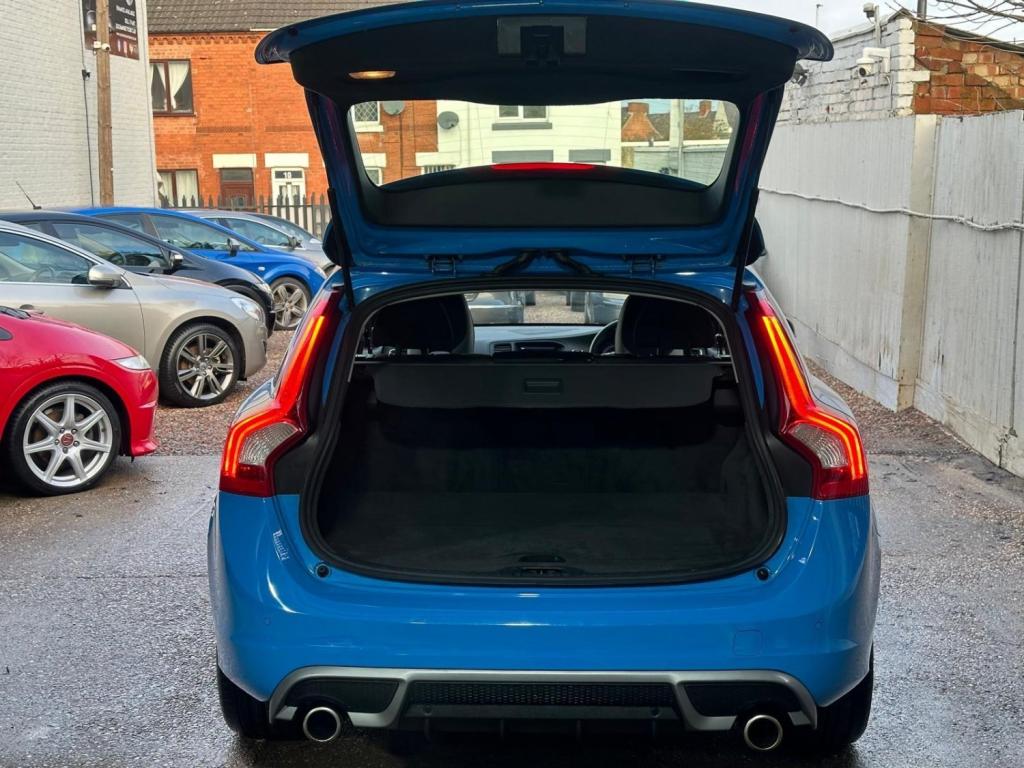 VOLVO V60 2.0 D4 R-Design Lux Nav Euro 5 (s/s) 5dr 2013